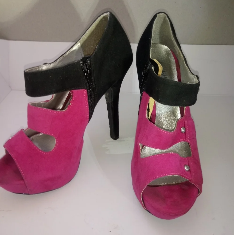 Charlotte Russe Womens Black and Pink Suede